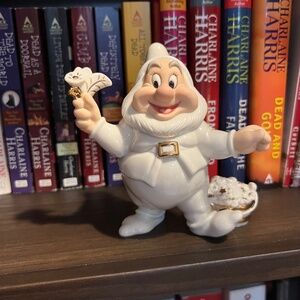 Disney showcase Lenox happy figurine